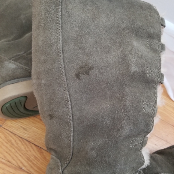 Ugg Boots. Size 7. Good Condition - Picture 10 of 12